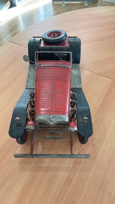 Modelo de Mercedes de 1940 artesanal