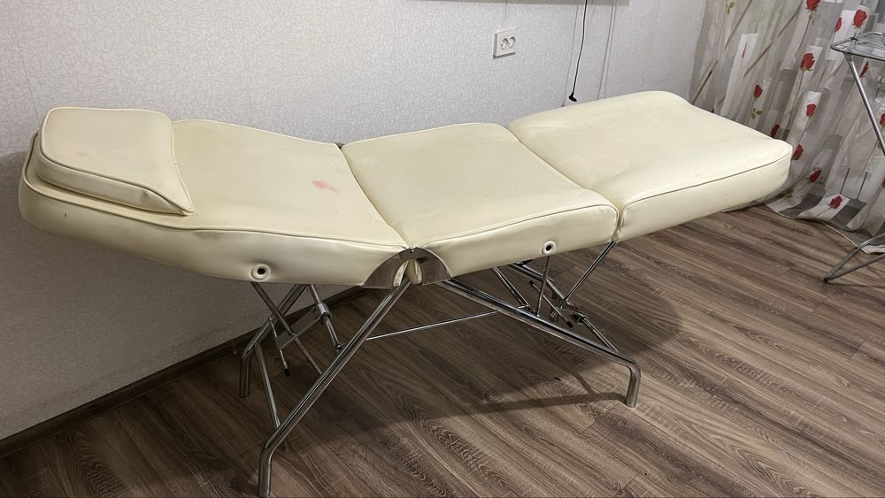 Кушетка косметологічна