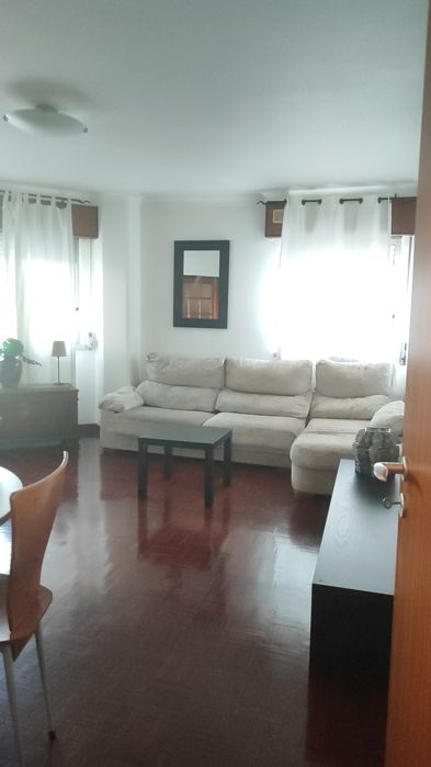 Apartamento T1, metro Ameixoeira disponível para Setembro