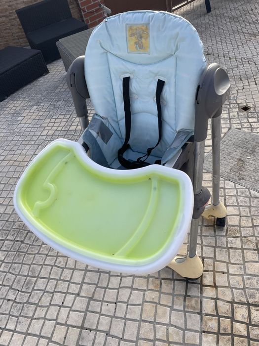 cadeira de refeiçào da chicco em bom estado