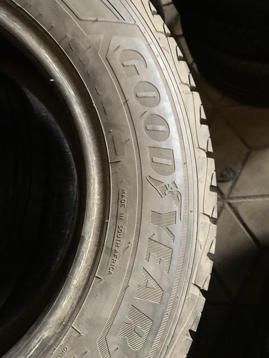 215/65R16C Goodyear (2шт) всесезон