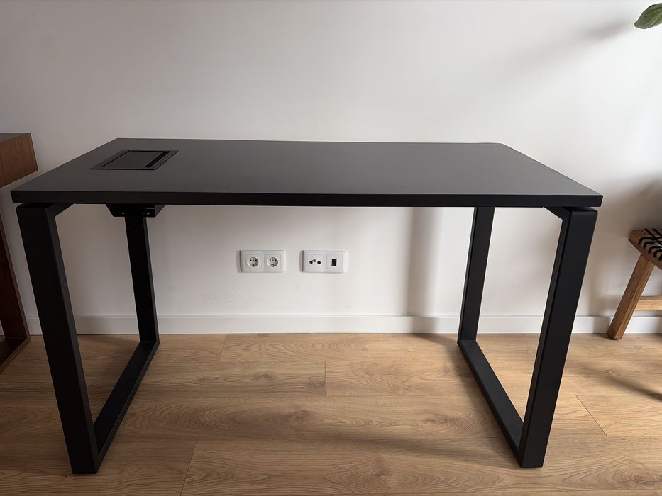 Secretária Preta – 120 × 60 cm | Muito Bom Estado