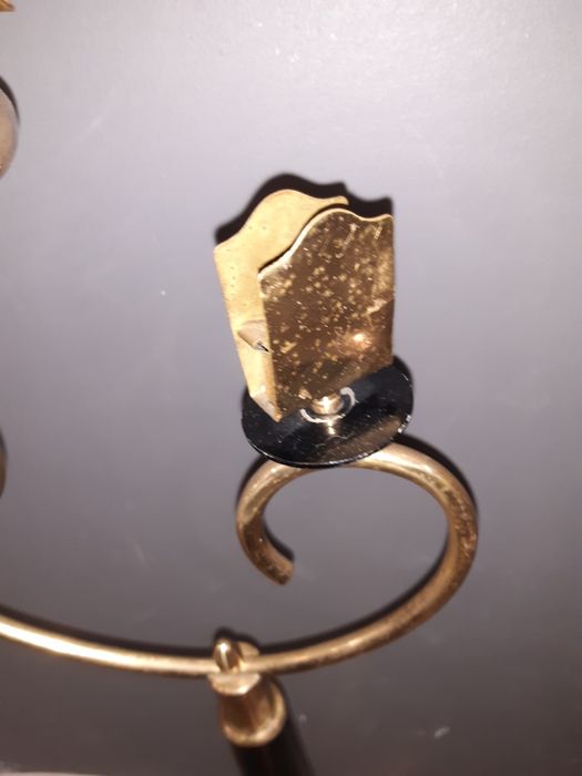 Cinzeiro de pé vintage em latão