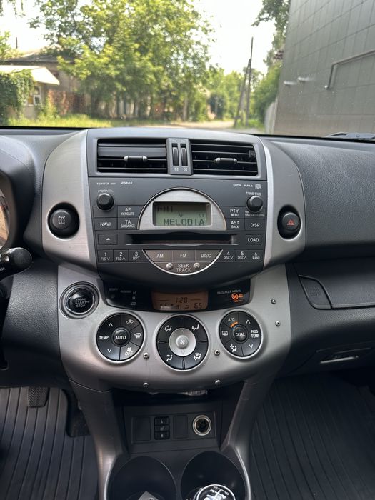 Toyota Rav 4 ,2.2 дизель/повний привід/ механіка.В доброму стан
