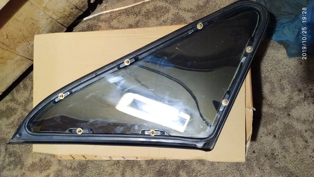 Стекло ветровик Passat B3