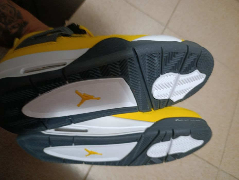 Jordan 4 amarelo 42,5 novos