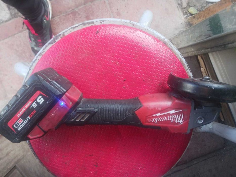 Rebarbaradora Milwaukee M18 125
