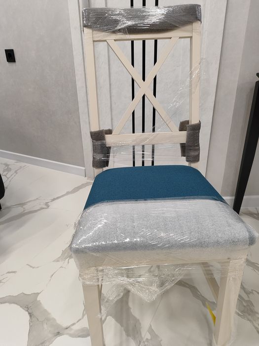 Стільці із дуба.