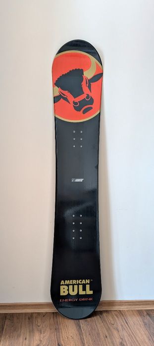 Deska snowboard  z logo Redbull