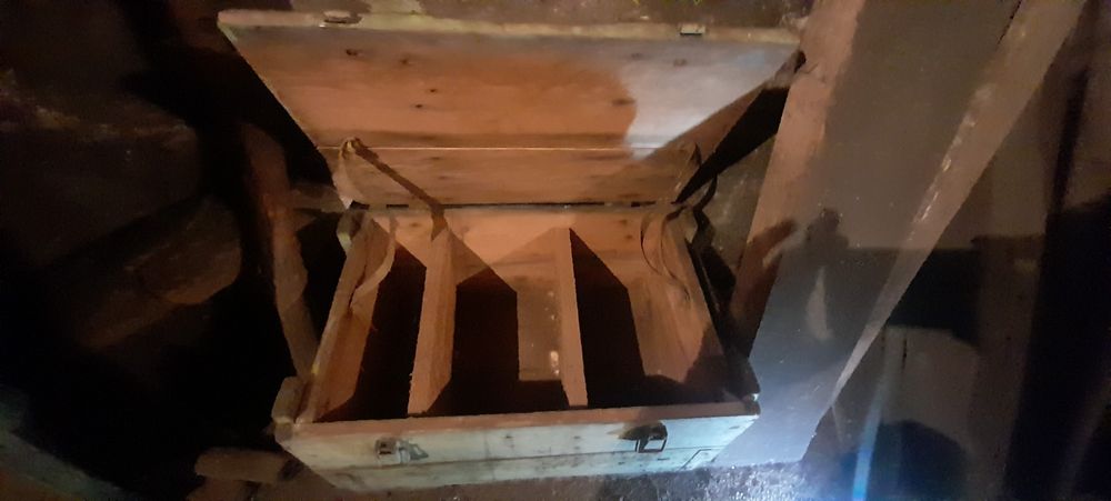 Stara wojskowa skrzynka z czasów II wojny światowej