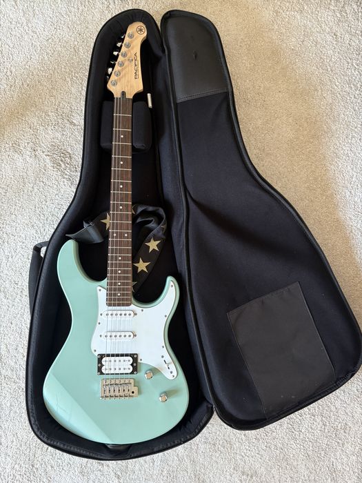 Yamaha Pacifica 112V + Fender Mustang LT25