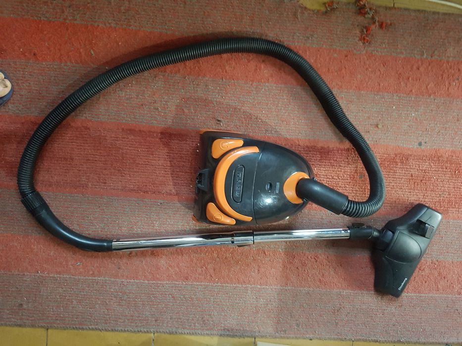 Пылесос Mystery 1400W.