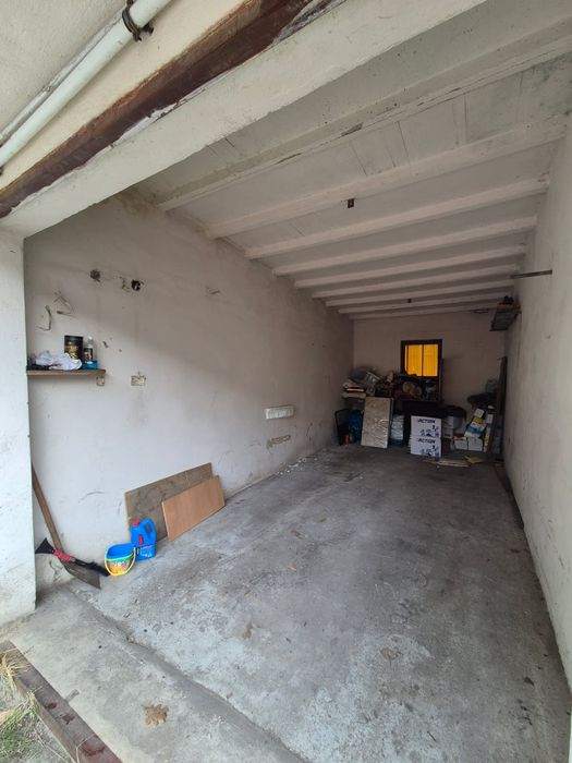 Garaz murowany na Porębie w Laziskach Grn.