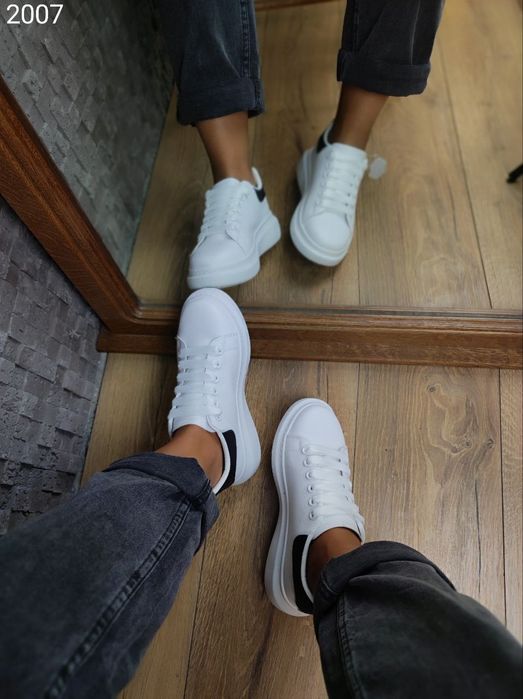 білі шкіряні кеди як guess кросівки  кожа чорні