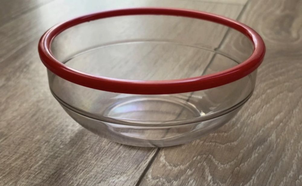 Zestaw misek: 1 duża miska i 6 małych miseczek, gruby plastik
