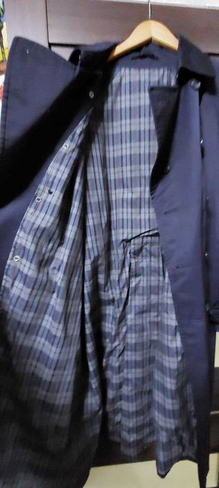 Плащ-тренч, пальто темного синего цвета