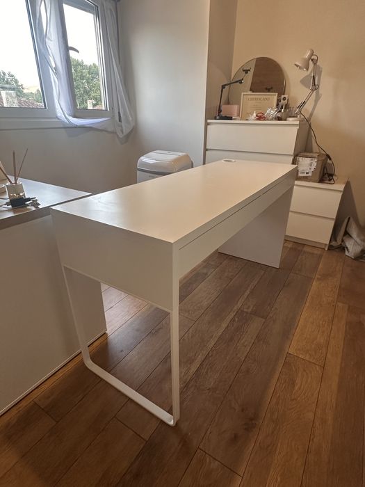 Secretária Ikea em excelente estado