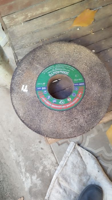 Продам наждачные круги новые.