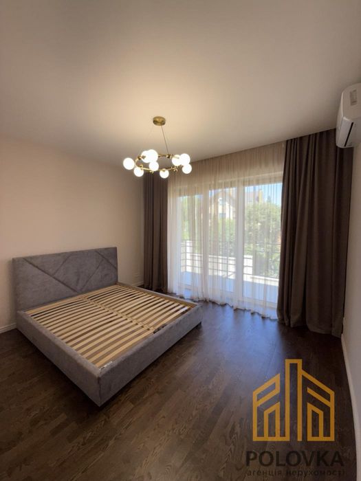 БЕЗ КОМІСІЇ Продаж 3-кімнатного таунхаусу з гаражем у центрі міста