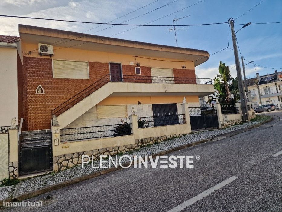 Moradia V3 com Garagem em Vale Milhaços