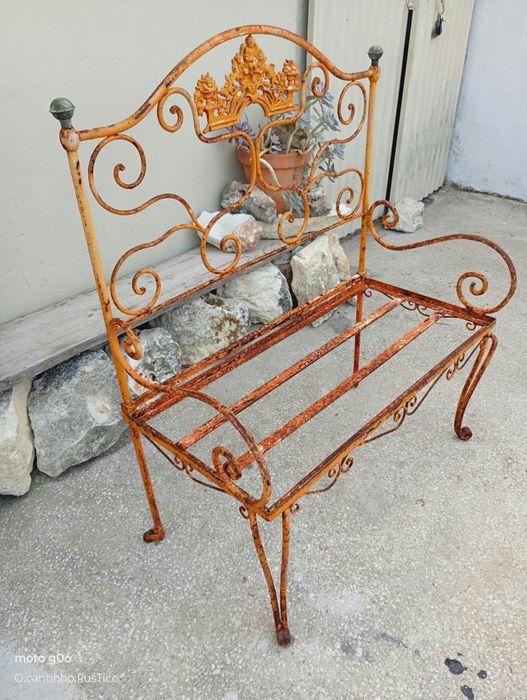Banco de jardim em ferro