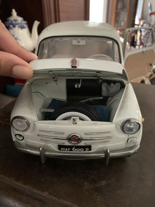 Miniatura Fiat 600D 1965 escala 1/8