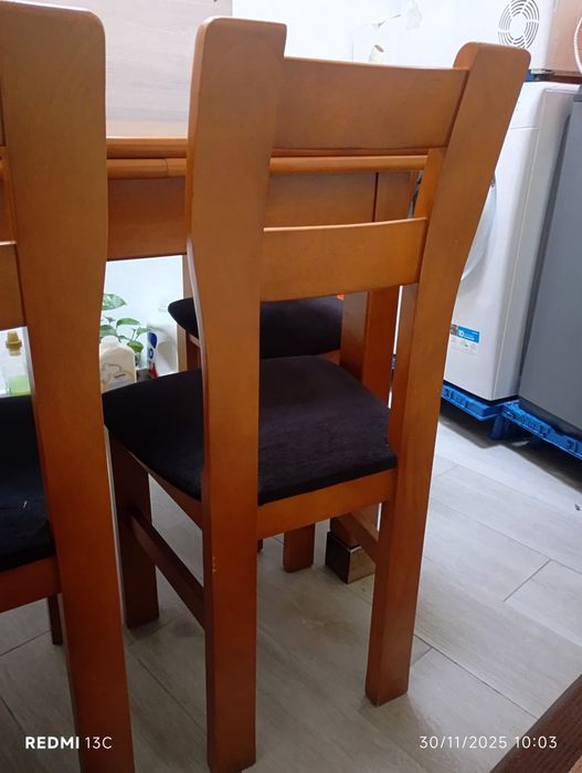 Mesa de jantar e 4 cadeiras