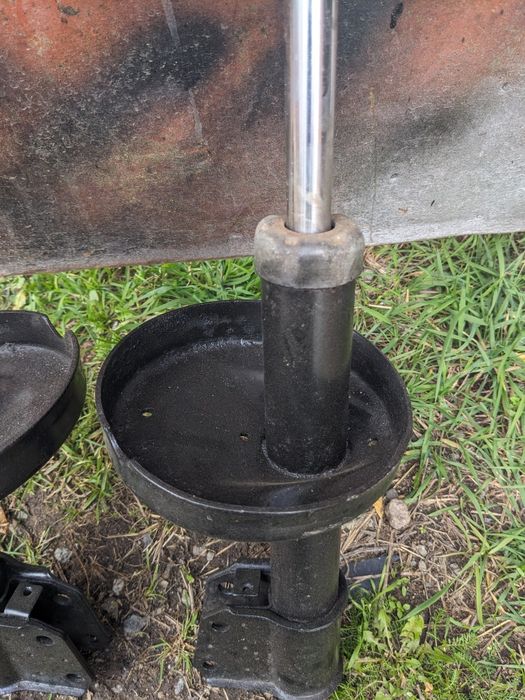 Передні стойки Renault Clio 2