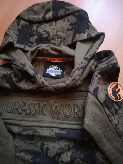 Sweat Jurassic World