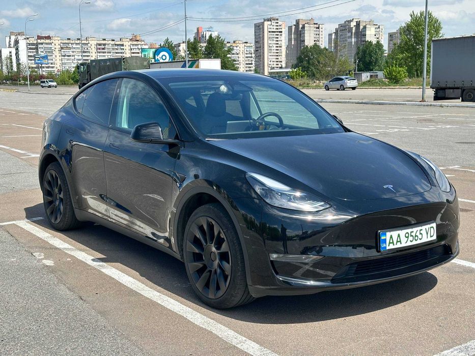 Tesla Model Y 2024