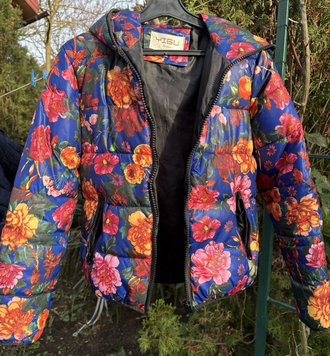 Яркая курточка  S