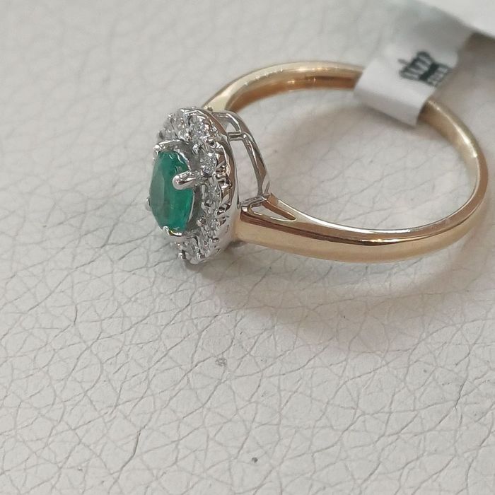 Złoty pierscionek szmaragd i diamenty