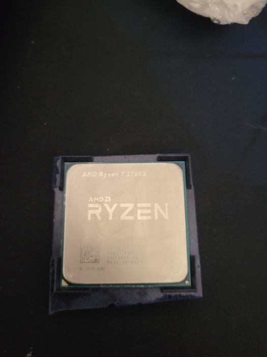 Продам Ryzen 7 2700x