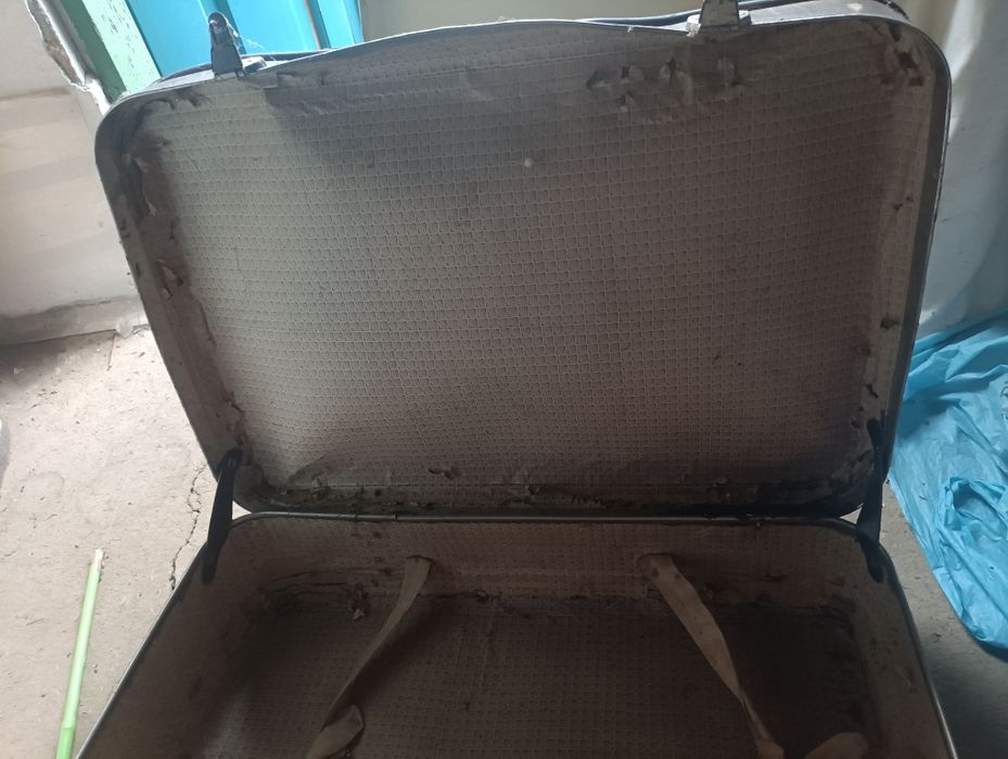 Чемодан, портфель старовинний