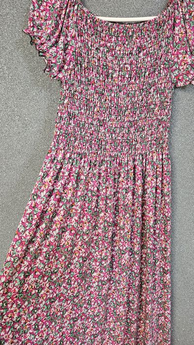 Sukienka w kwiatuszki J&X