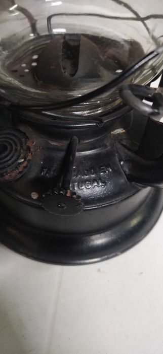 Candeeiro antigo a petróleo