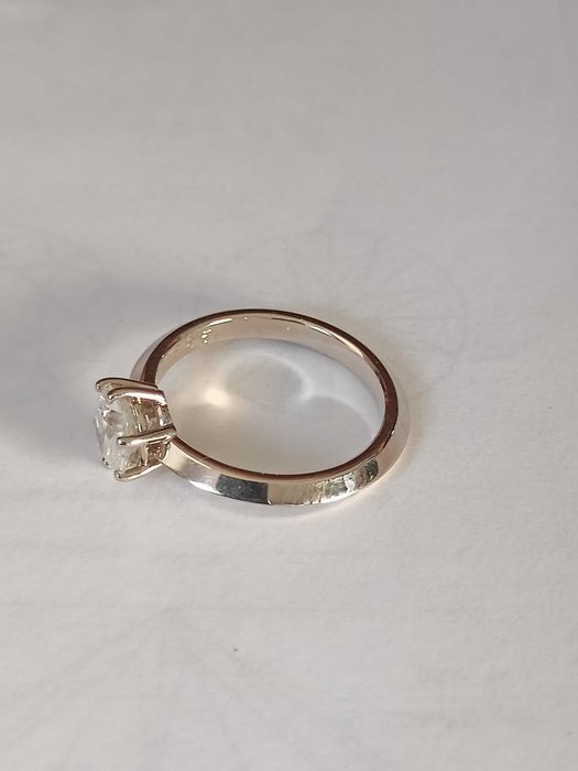 Złoty pierścionek 585 z brylantem 1,01 (certyfikat)wzór Tiffany