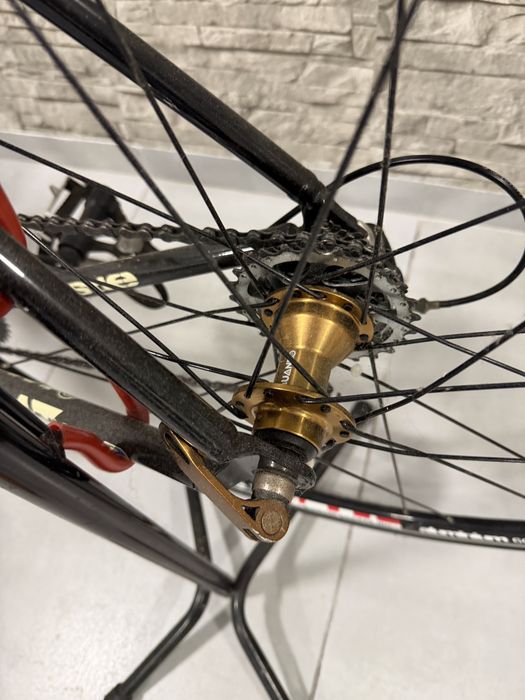 Bicicleta de corrida praticamente nova whistel