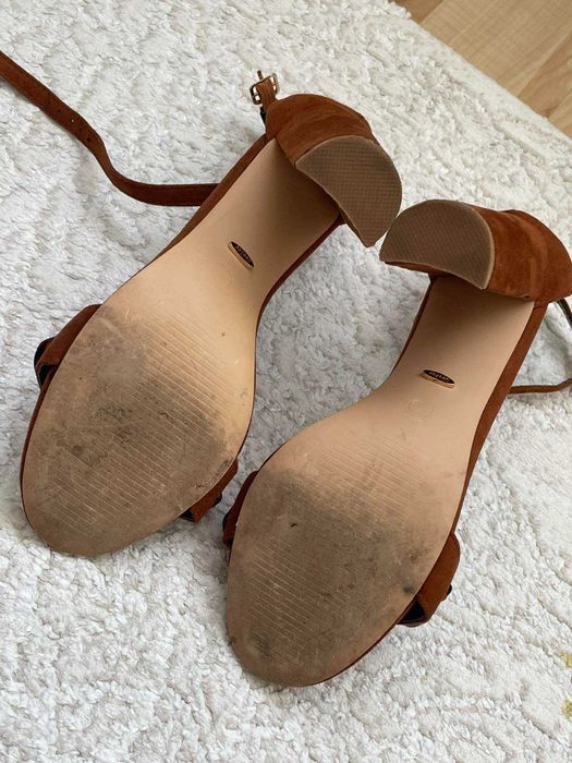 Damskie brązowe sandały marki DeeZee model Leila imitacja zamszu r. 38