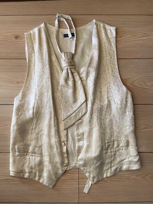 Мужская жилкетка, галстук