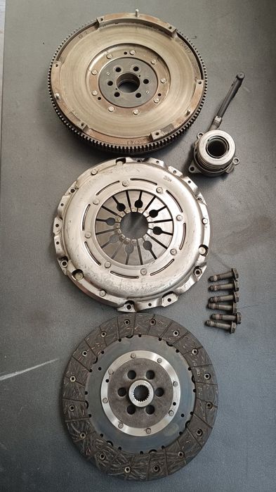 Комплект Зчеплення Valeo 837397
Комлект зчеплення з двомасовим