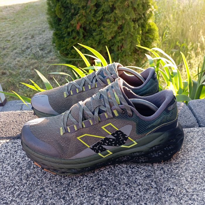 New Balance Fresh Foam More Trail v2 Norway Spruce Militarny Comouflage Moro Buty Do Biegania Rozmiar 45