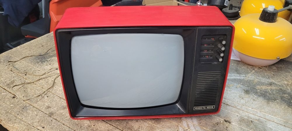 Stary kultowy telewizor Junost 402B (Юность 402В) – PRL / Retro / Vintage / Rekwizyt
