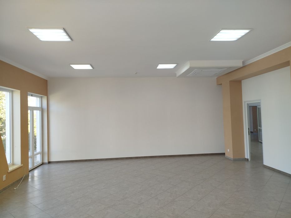 Оренда комерційних приміщень в м.Нововолинськ від 50 до300 м.кв.