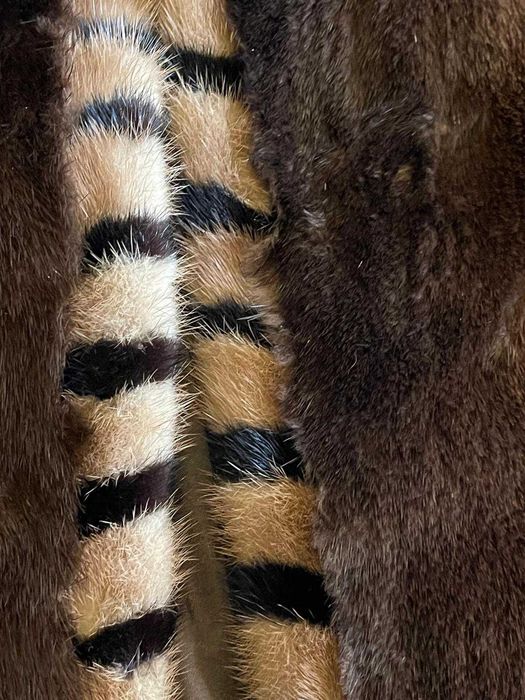 Casaco XL em Pele de Vison – Marrom Escuro, Luxo Atemporal