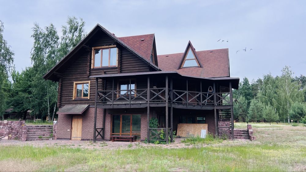 Продаж готельно-ресторанного спа комплексу в Сухолуччі