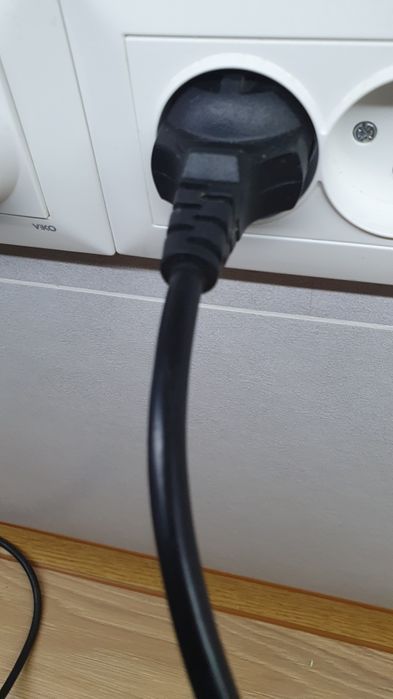 Продам сетевой адаптер для ноутбука нр