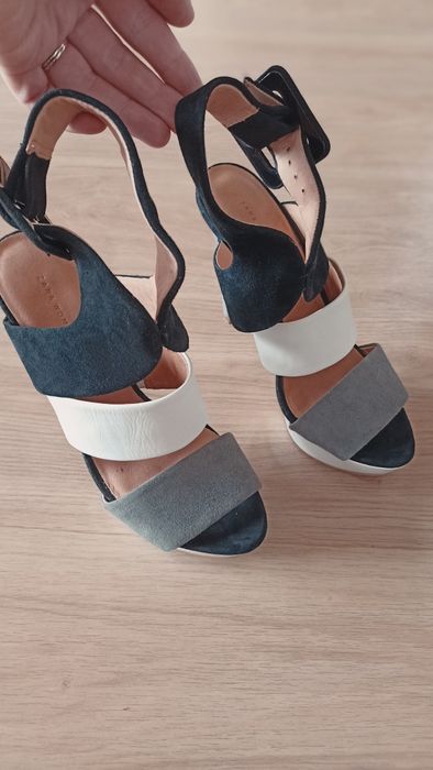 Sandały Zara na obcasie  i koturnie rozmiar 38