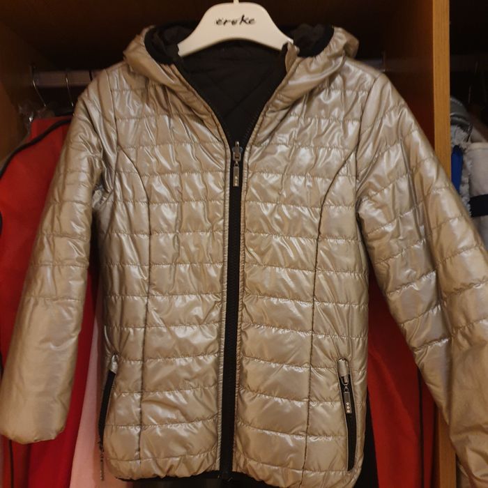 Varios casacos para menina com pouco uso. Com muito bon coalidade.