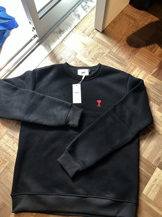 Sweatshirt AMI Paris Preta com Logo Coração  Nova com Etiqueta